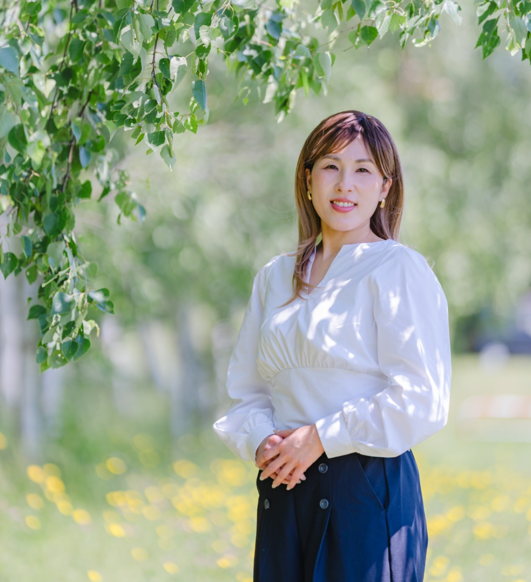 Rika Hayashi Hello, I'm Rika the person behind this service.